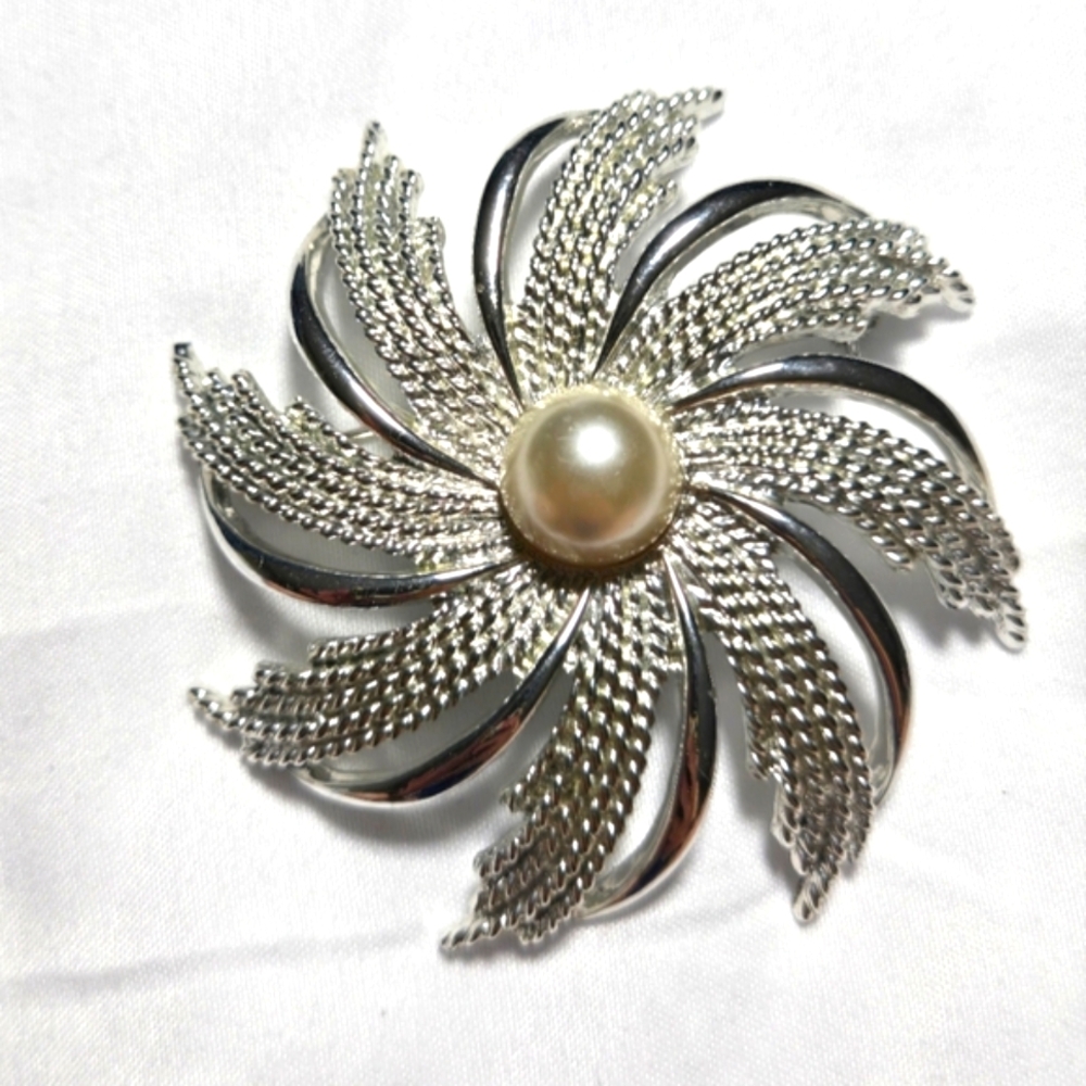 Sarah Coventry Silver Swirl Brooch with Pearl Accent